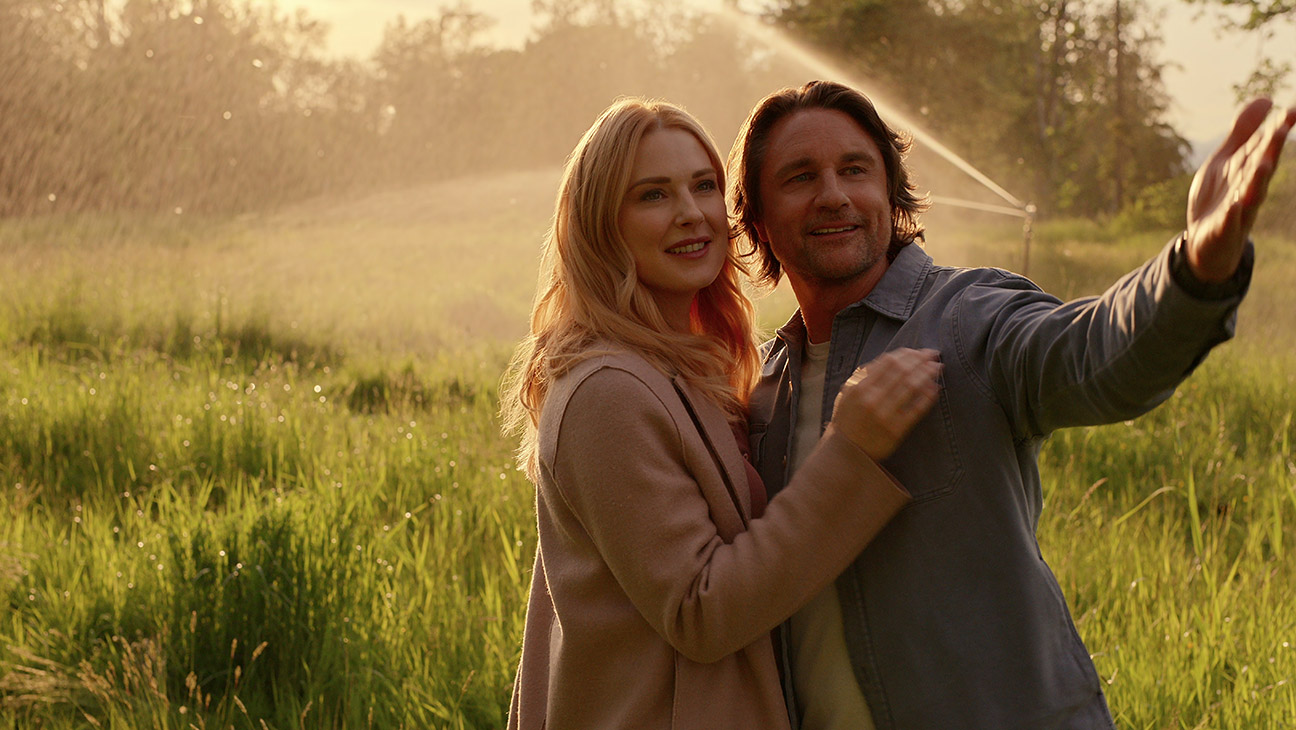 (L to R) Martin Henderson as Jack Sheridan and Alexandra Breckenridge as Melinda Monroe in Episode 701 of Virgin River S7.