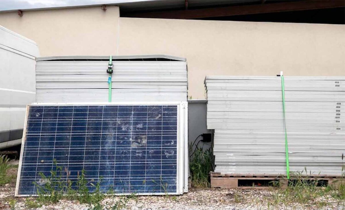 Solar panels old for recycling small