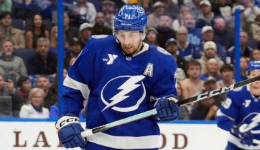 Tampa Bay Lightning, Team Canada forward Anthony Cirelli leaves with injury against Bruins