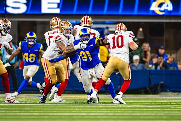 Kobie Turner pressures San Francisco quarterback Mac Jones.
