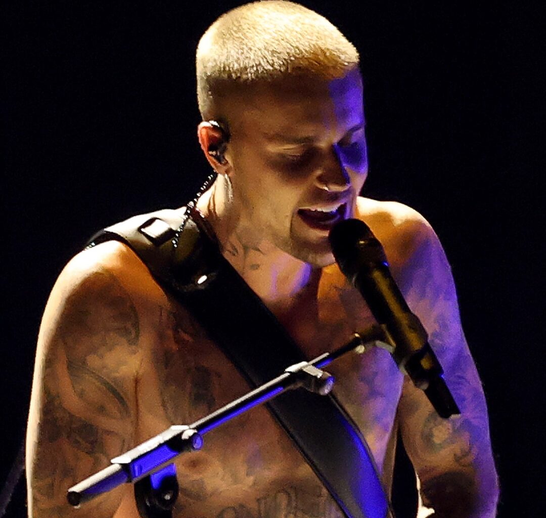 Justin Bieber Performance, Shirtless & Boxers