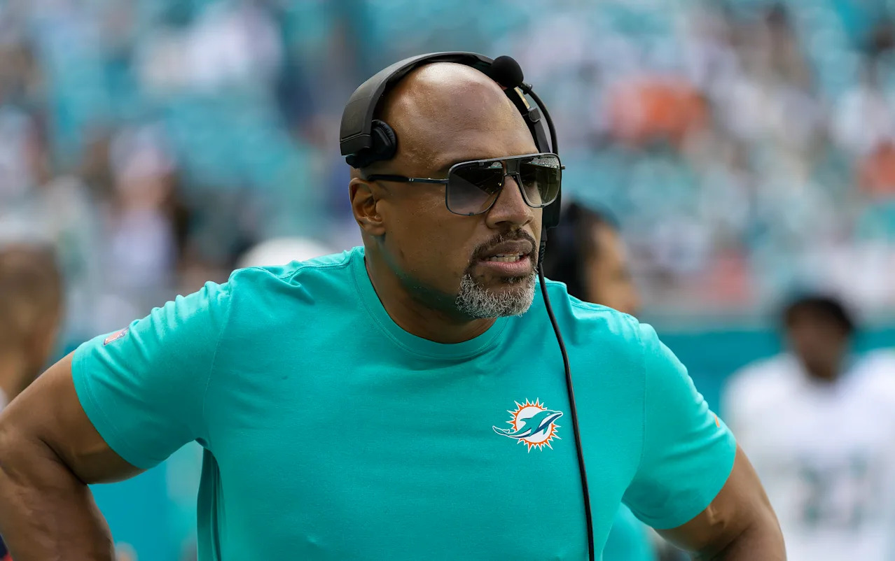 Anthony Weaver is reportedly returning to the Ravens after working two seasons as defensive coordinator for the Dolphins.