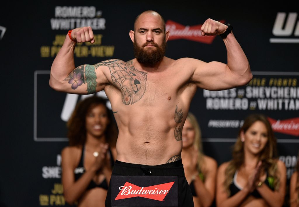 photo of travis browne at ufc weigh in