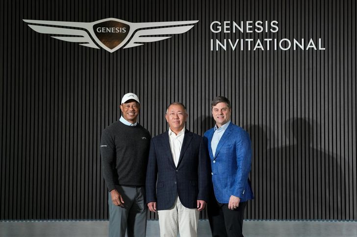 Hyundai Motor Group Executive Chair Chung Euisun, center, poses with PGA Tour CEO Brian Rolapp, right, and Tiger Woods at Riviera Country Club in Los Angeles, Tuesday (local time). Courtesy of Genesis