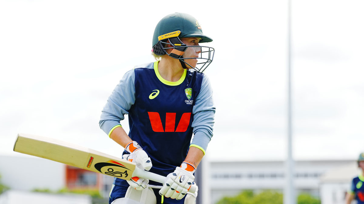 Healy back to lead Aussies, call made on 'keeping role