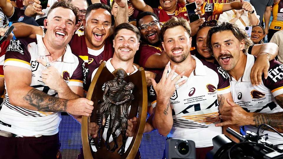 Michael Maguire has left Jesse Arthars (pictured far right) out of his World Club Challenge squad to take on Hull KR. (Getty Images)