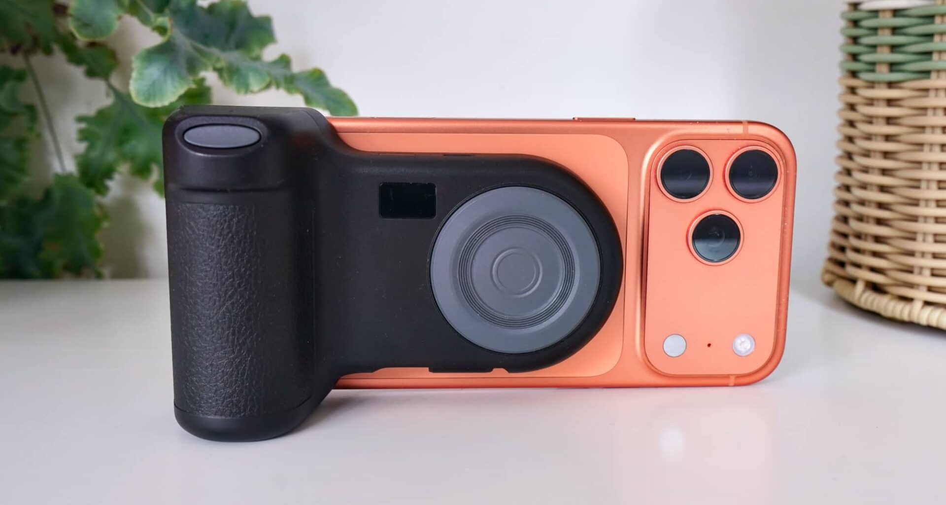 Belkin Stage PowerGrip review – Pickr