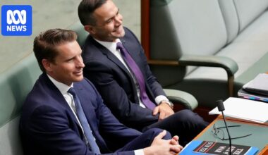 Andrew Hastie reads Art of War, Pauline Hanson returns