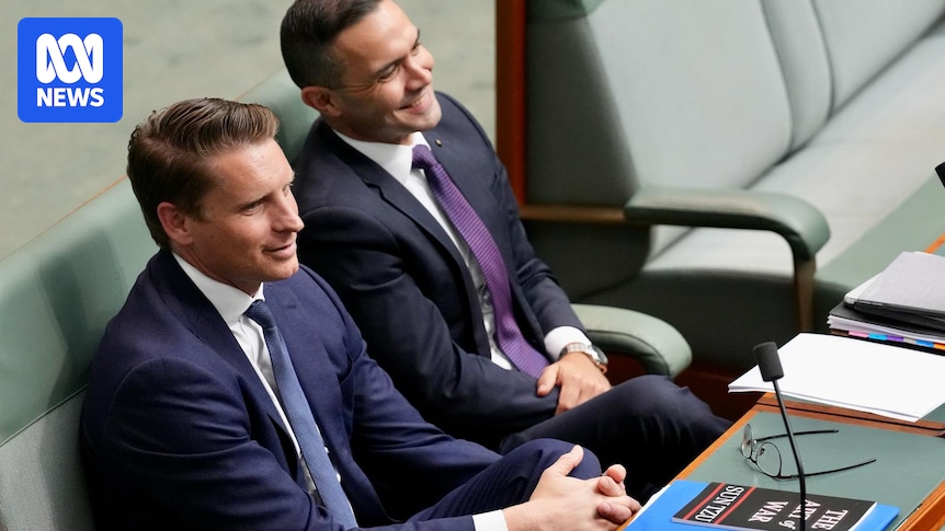 Andrew Hastie reads Art of War, Pauline Hanson returns