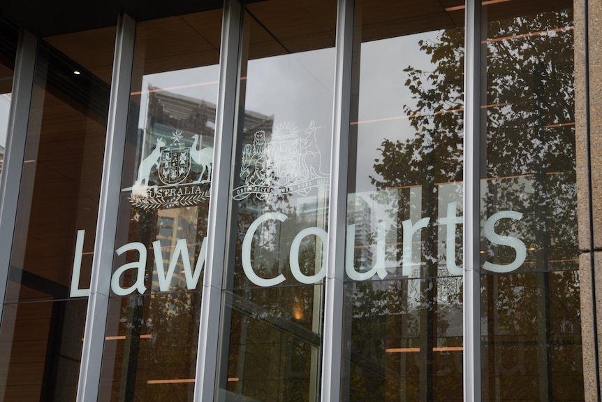 The exterior of a court house.