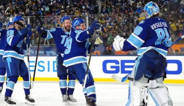 Vasilevskiy, Lightning stage improbable comeback against Bruins in Stadium Series
