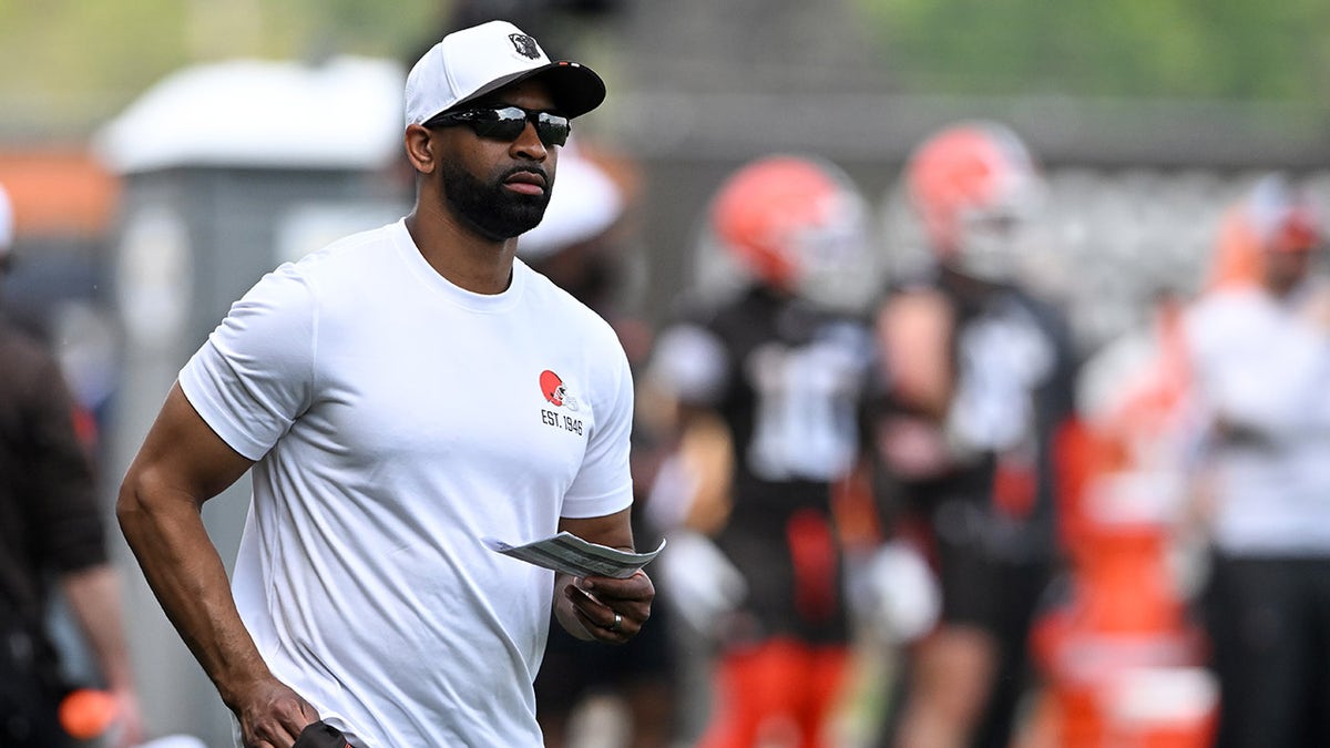 Andrew Berry at a Cleveland Browns practice session