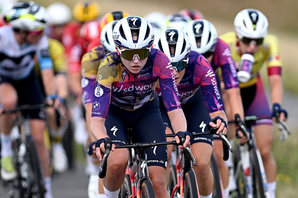 ALKMAAR, NETHERLANDS - SEPTEMBER 05: Skylar Schneider of The United States and Team SD Worx - Protime leads the peloton during the 27th Simac Ladies Tour 2025, Stage 4 a 125.8km stage from Alkmaar to Alkmaar / #UCIWWT / on September 05, 2025 in Alkmaar, Netherlands. (Photo by Luc Claessen/Getty Images)