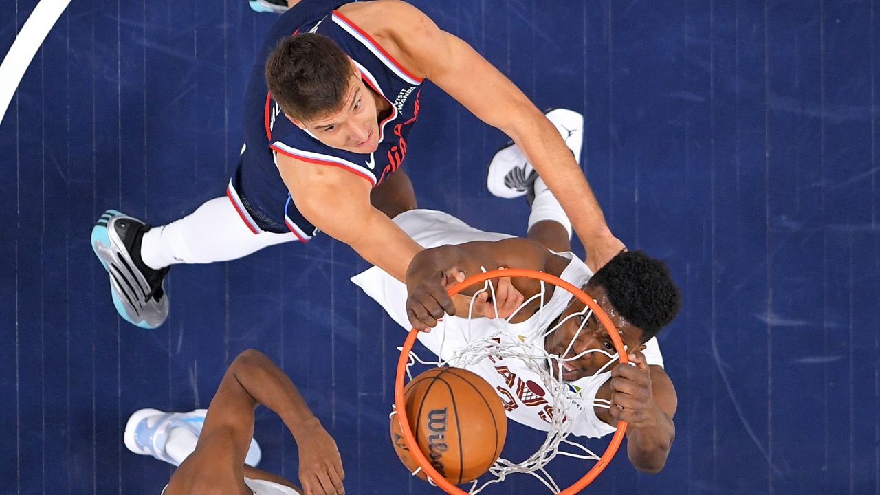 Cleveland Cavaliers center Thomas Bryant, right, dunks as Los Angeles Clippers guard Bogdan Bogdanovic defends during the first half of an NBA basketball game Wednesday, Feb. 4, 2026, in Inglewood, Calif. (AP Photo/Mark J. Terrill)