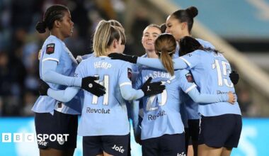 Man City players celebrate beating Leicester in the WSL