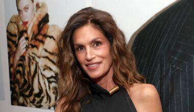 Cindy Crawford Goes Topless Covering Up With Her Hands in Old Photo