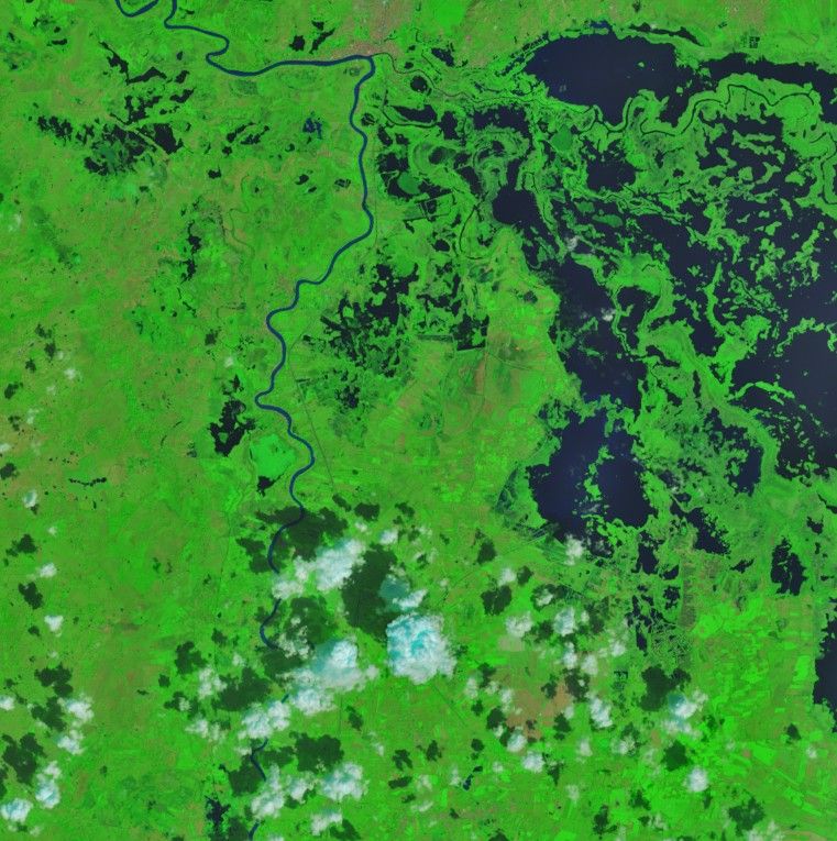 An image captured before the flooding on January 23, 2026, shows the same area before the worst flooding occurred. Most land along the river appears dry.