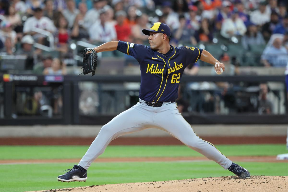 Jose Quintana coming back for 15th MLB season with Rockies