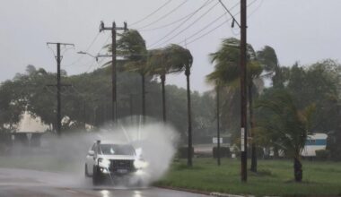 WA weather: Destructive winds, flash flood alert as tropical low set to turn into cyclone and hit Pilbara