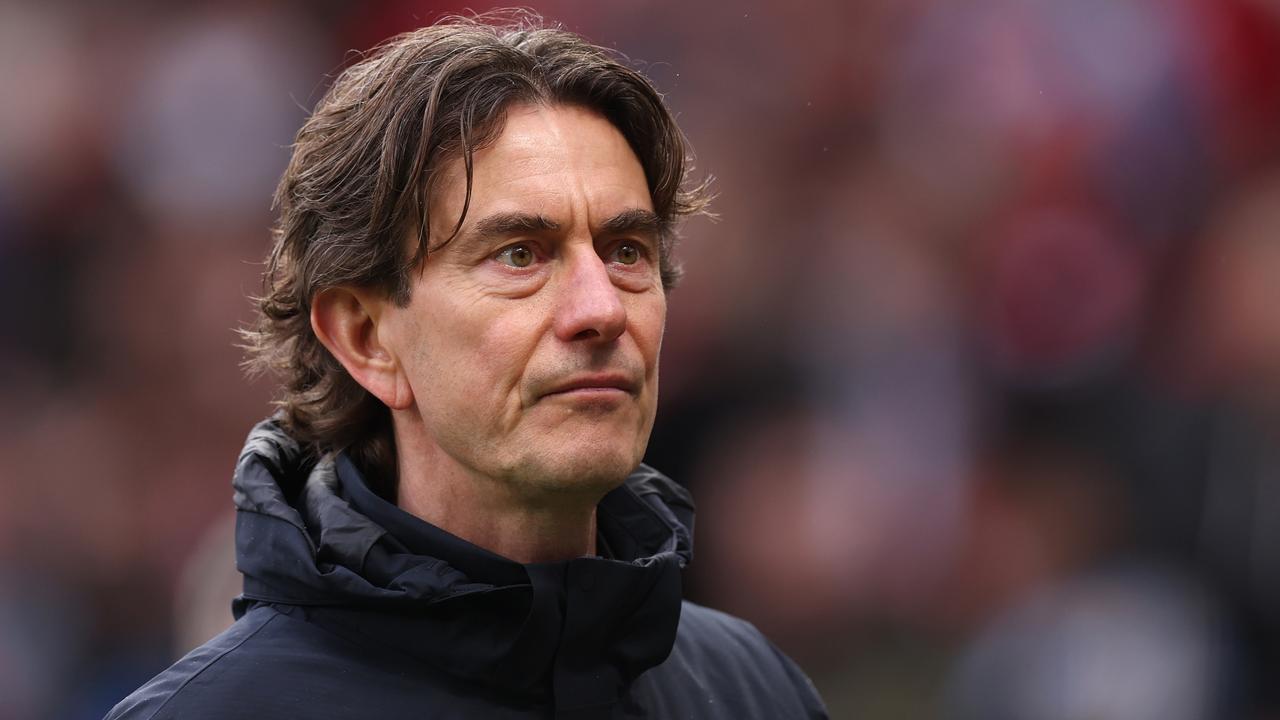 Manchester defeats Tottenham, goals video, Arsenal win, Thomas Frank, Cristian Romero red card, highlights