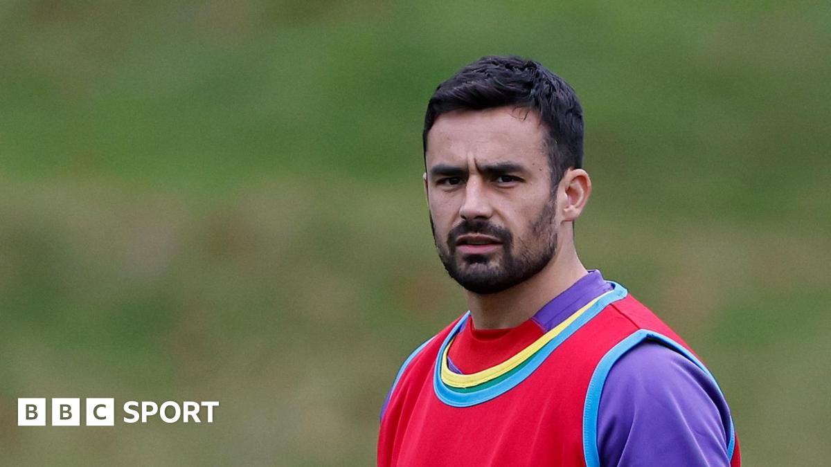 Alex Lozowski wearing a purple top and a red bib on training duty with England
