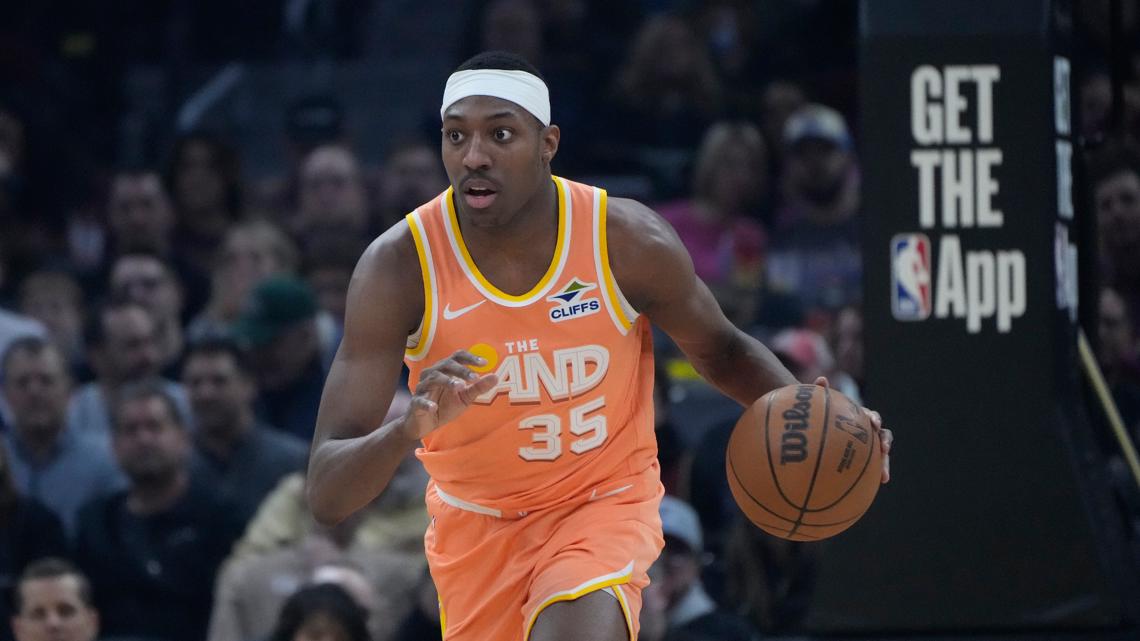 Cleveland Cavaliers sign forward Nae'Qwan Tomlin to standard NBA contract