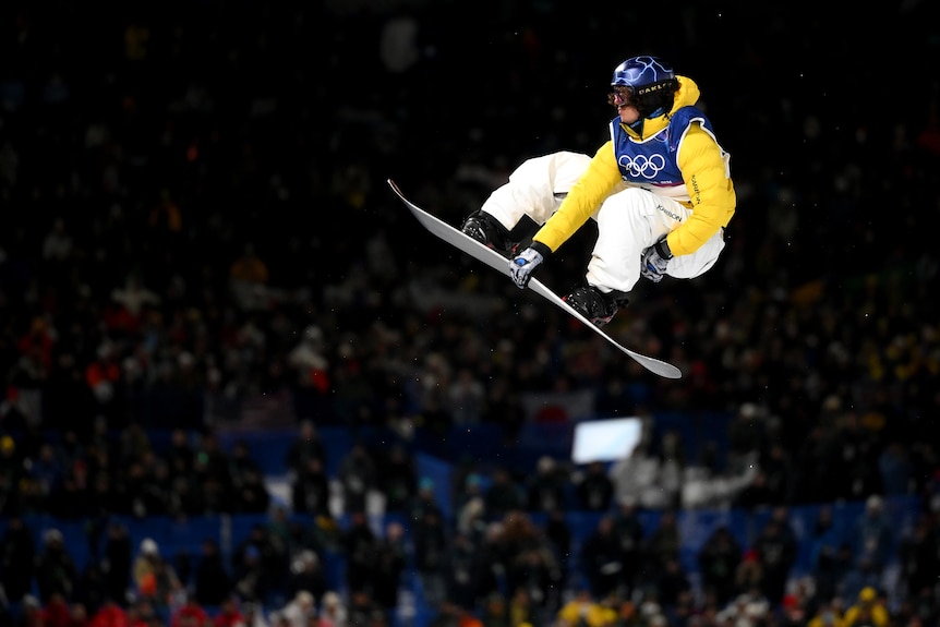 Valentino Guseli holds a grab