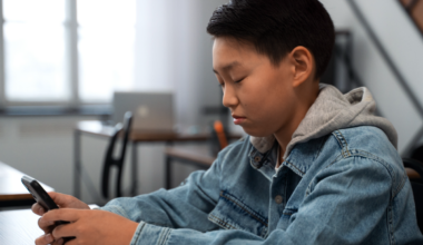 Associations Among Cyberbullying Victimization, Inhibitory Control, Neural Activation of Error Processing, and Mental Health Problems in Adolescents: Neuroimaging, Retrospective Longitudinal Cohort Study Using the Adolescent Brain Cognitive Development Data