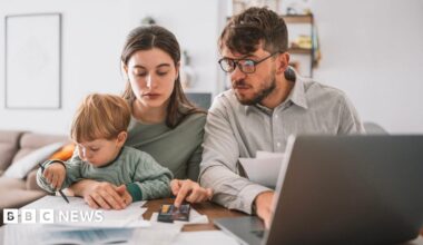 UK economy grew by 0.1% in last three months of 2025 after 'subdued' end to year