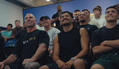 Ex-NRL player Dayne Weston delivers wellbeing message to Warriors