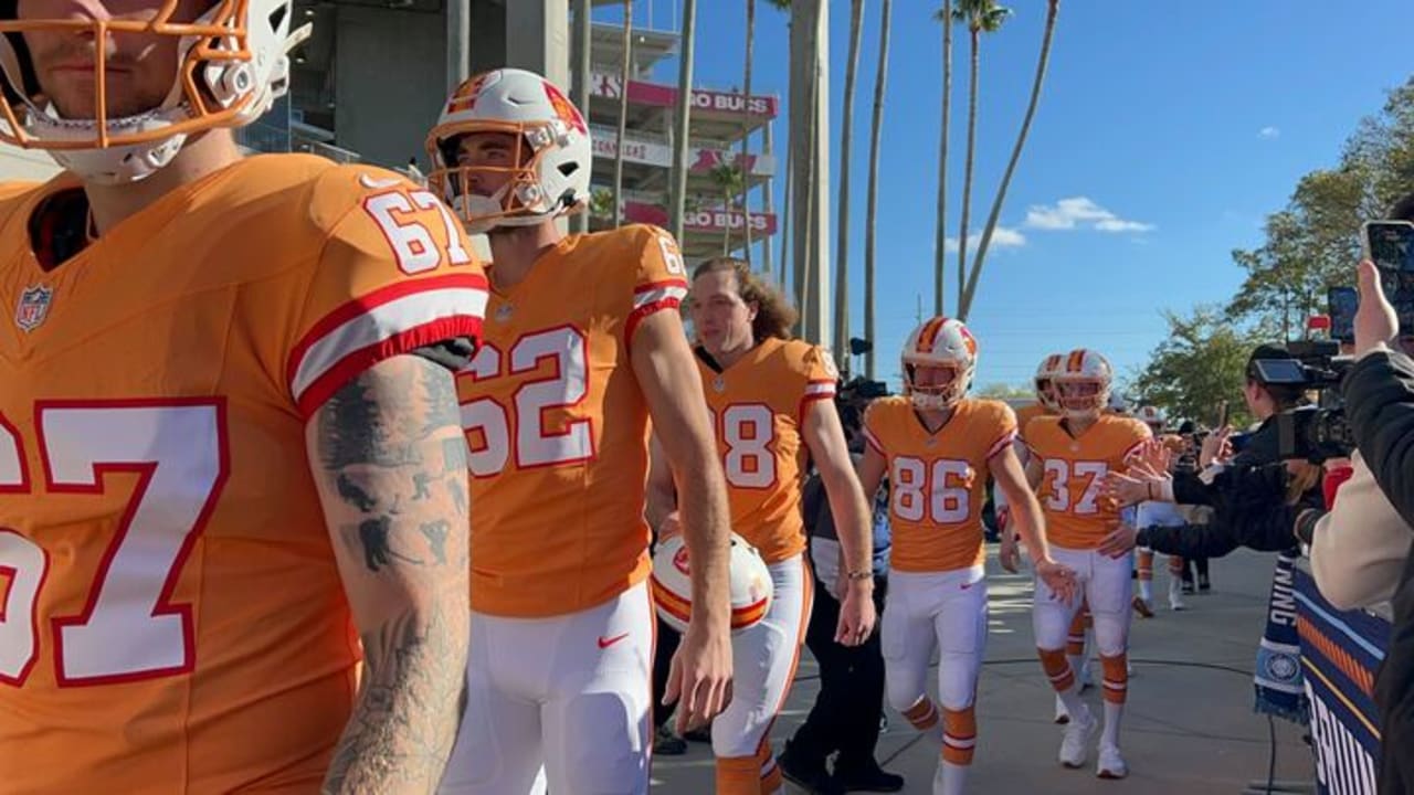 Bruins, Lightning arrive at Stadium Series dressed as colonial patriots, Buccaneers