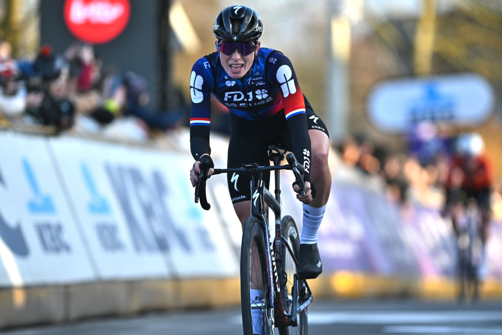 NINOVE, BELGIUM - MARCH 01: Demi Vollering of Netherlands and Team FDJ - Suez crosses the finish line during the 17th Omloop Het Nieuwsblad 2025, Women&amp;apos;s Elite a 137.9km one day race from Ghent to Ninove / #UCIWWT / on March 01, 2025 in Ninove, Belgium. (Photo by Luc Claessen/Getty Images)