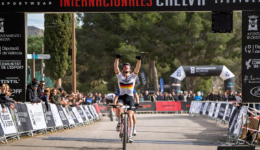 Schwarzbauer wins the sprint with the new Canyon and Terpstra debuts the Lapierre PXR in Chelva