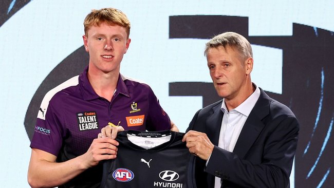 Harry Dean and his father, Peter, at the 2025 AFL draft.