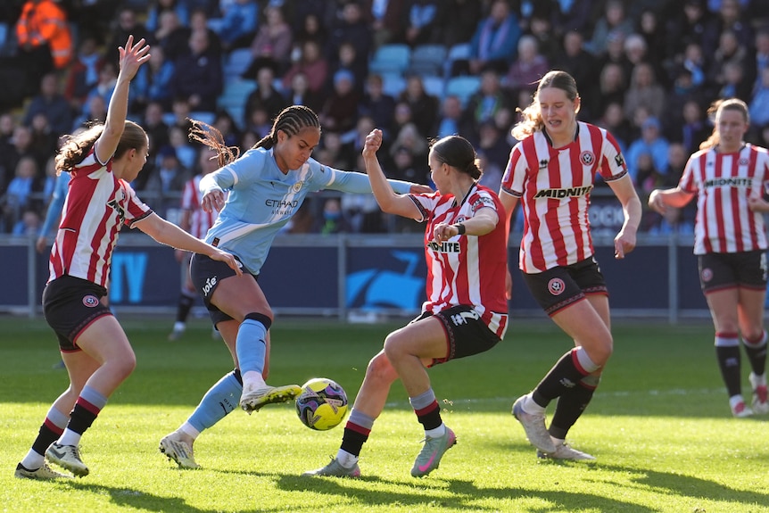 Manchester City's Mary Fowler dribbles the ball past Sheffield United's Leanne Cowan
