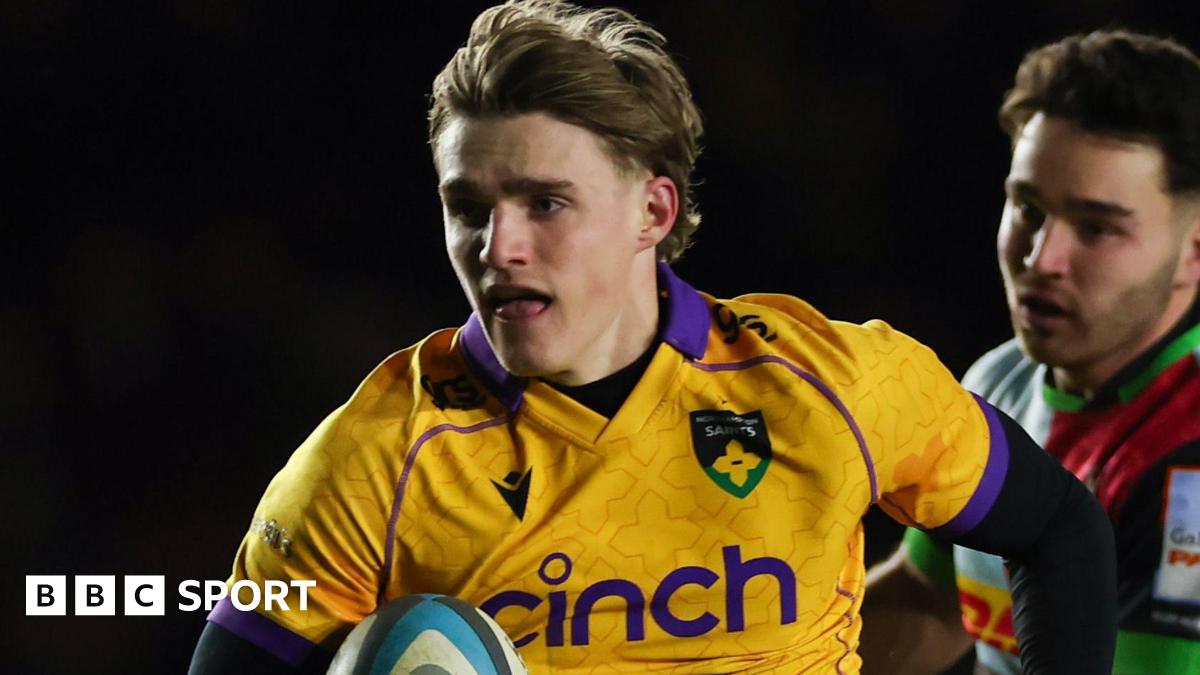 Archie McParland carries the ball