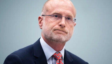 FCC chair wants the Pledge of Allegiance and national anthem on the airwaves every day