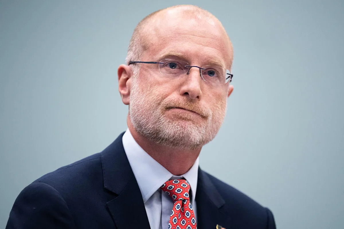 FCC chair wants the Pledge of Allegiance and national anthem on the airwaves every day