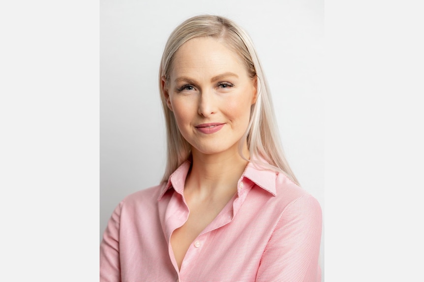 A profile photo of a woman lookingat the camera