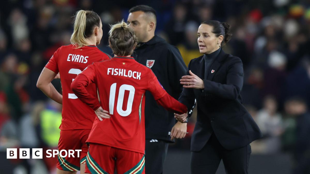 Jess Fishlock and Wales manager Rhian Wilkinson