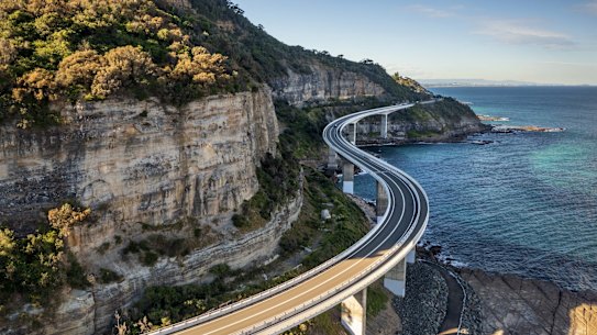 Resuming its southern fling, Lawrence Hargrave Drive twists through coastal villages north of Wollongong, skittering out over the ocean at Sea Cliff Bridge. The highway turns snake-like as it girdles the foothills of the coastal escarpment.
