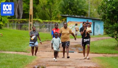 Nauiyu / Daly River flood evacuees assess damage after returning home
