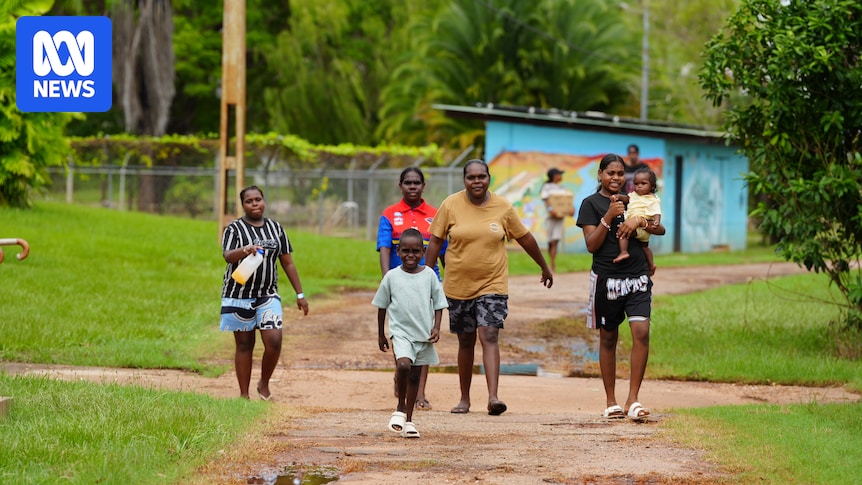 Nauiyu / Daly River flood evacuees assess damage after returning home