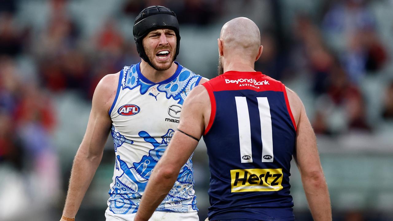 North Melbourne Kangaroos vs Melbourne Demons, match simulation, scores and updates, blog, stats, squads, latest news