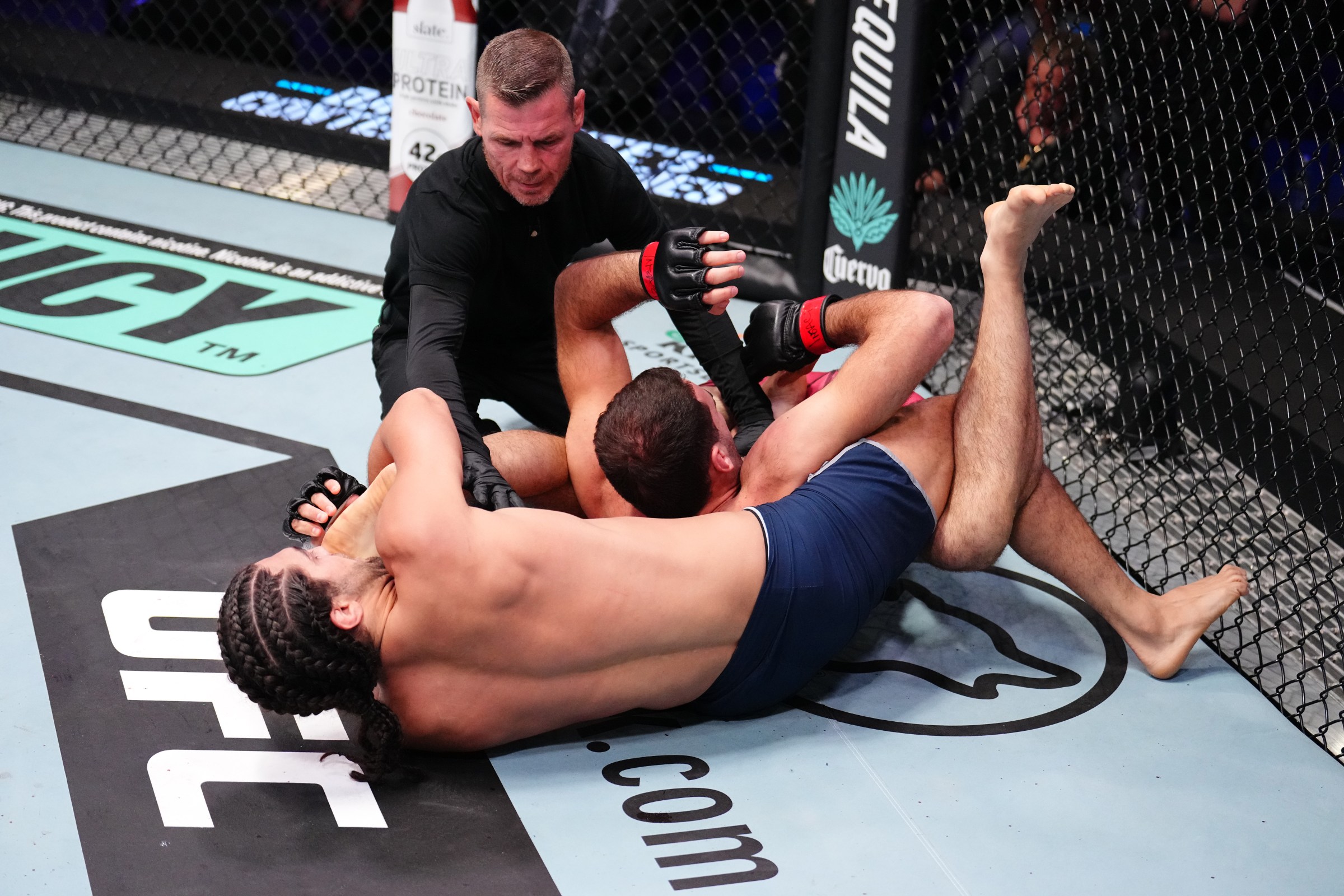 Wes Schultz earned his UFC Mexico City spot with a Suluev Stretch.