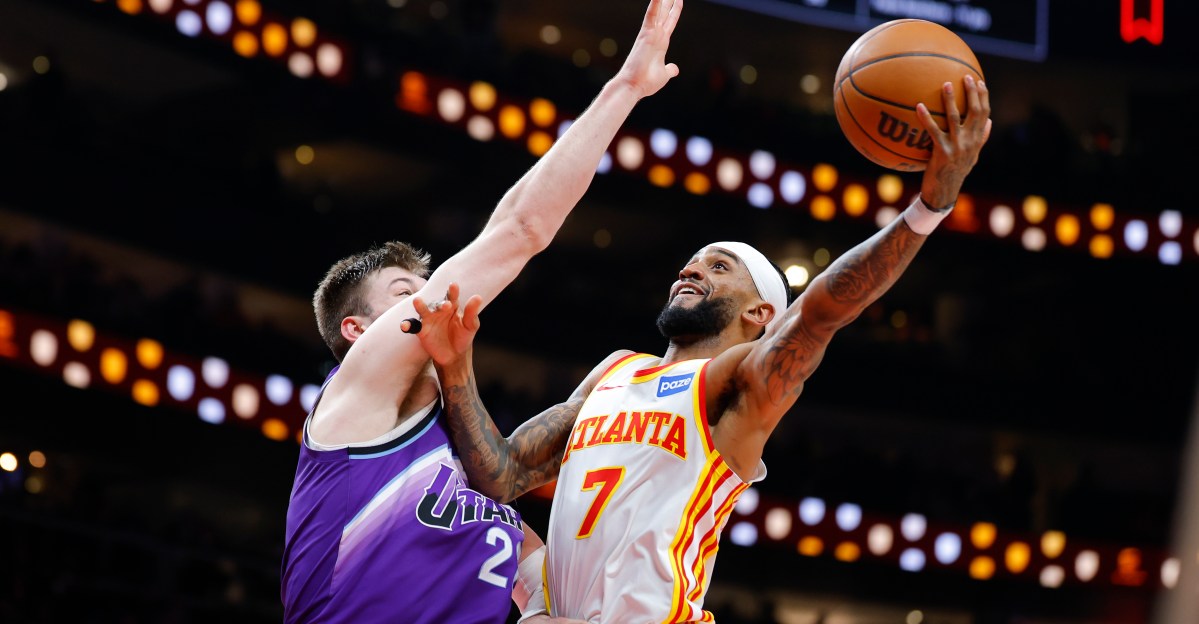 Clutch buckets down the stretch leads Hawks to 121-119 win over Jazz