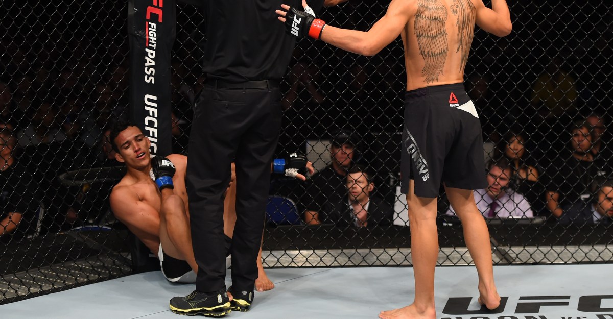 A decade later, Charles Oliveira’s injury suffered against Max Holloway remains a mystery: ‘Nobody knows what actually happened’