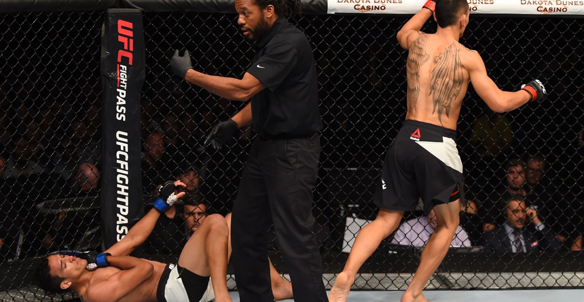 Charles Oliveira’s injury from first Max Holloway fight is still a mystery