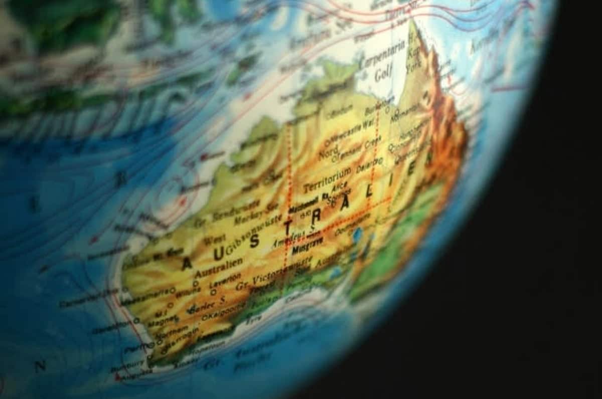 Australia tilts heavily toward equities in global pensions