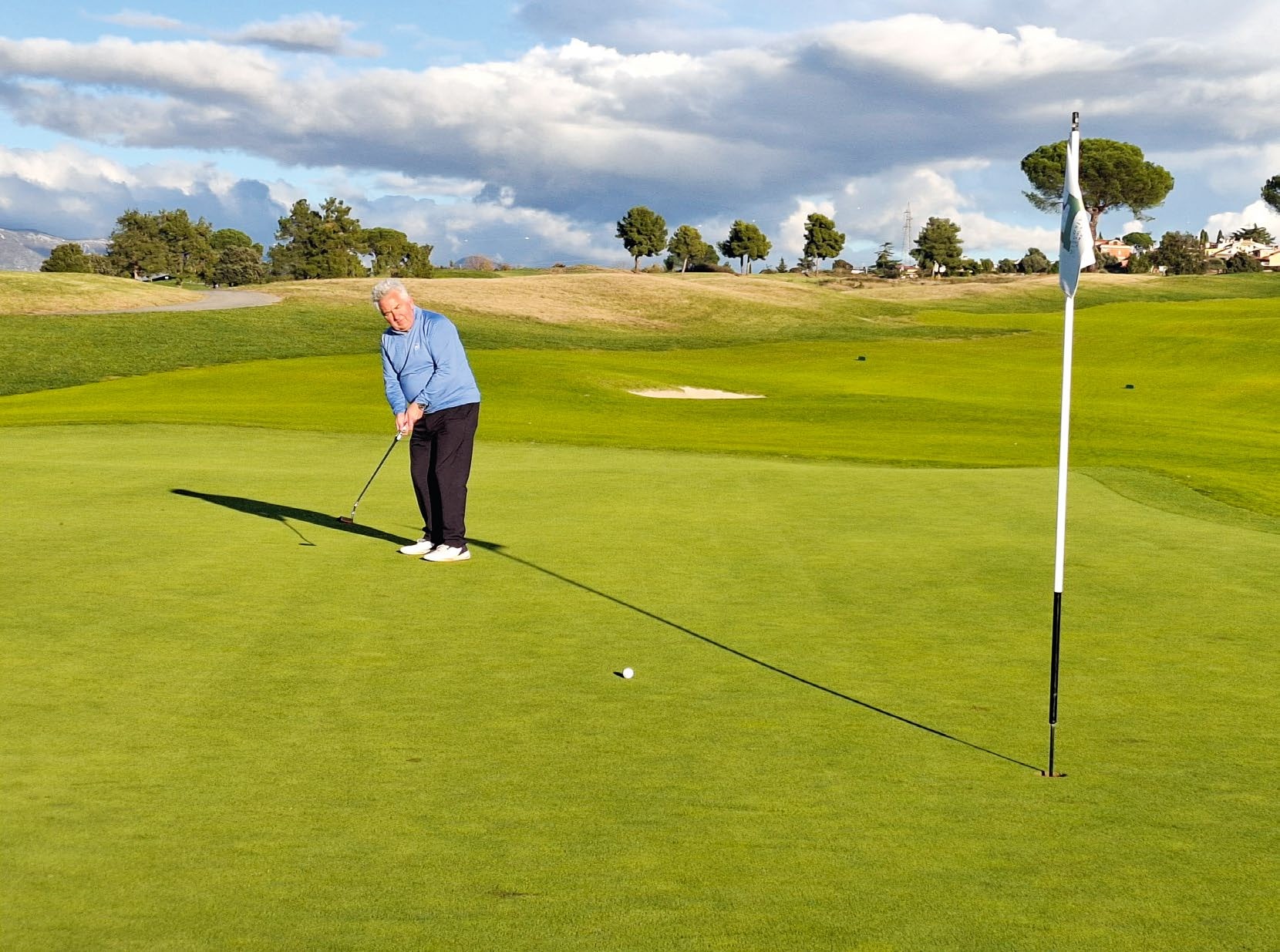 Putting out on 18 at Marco Simone